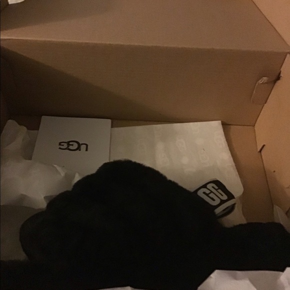 Ugg slippers - Picture 3 of 4